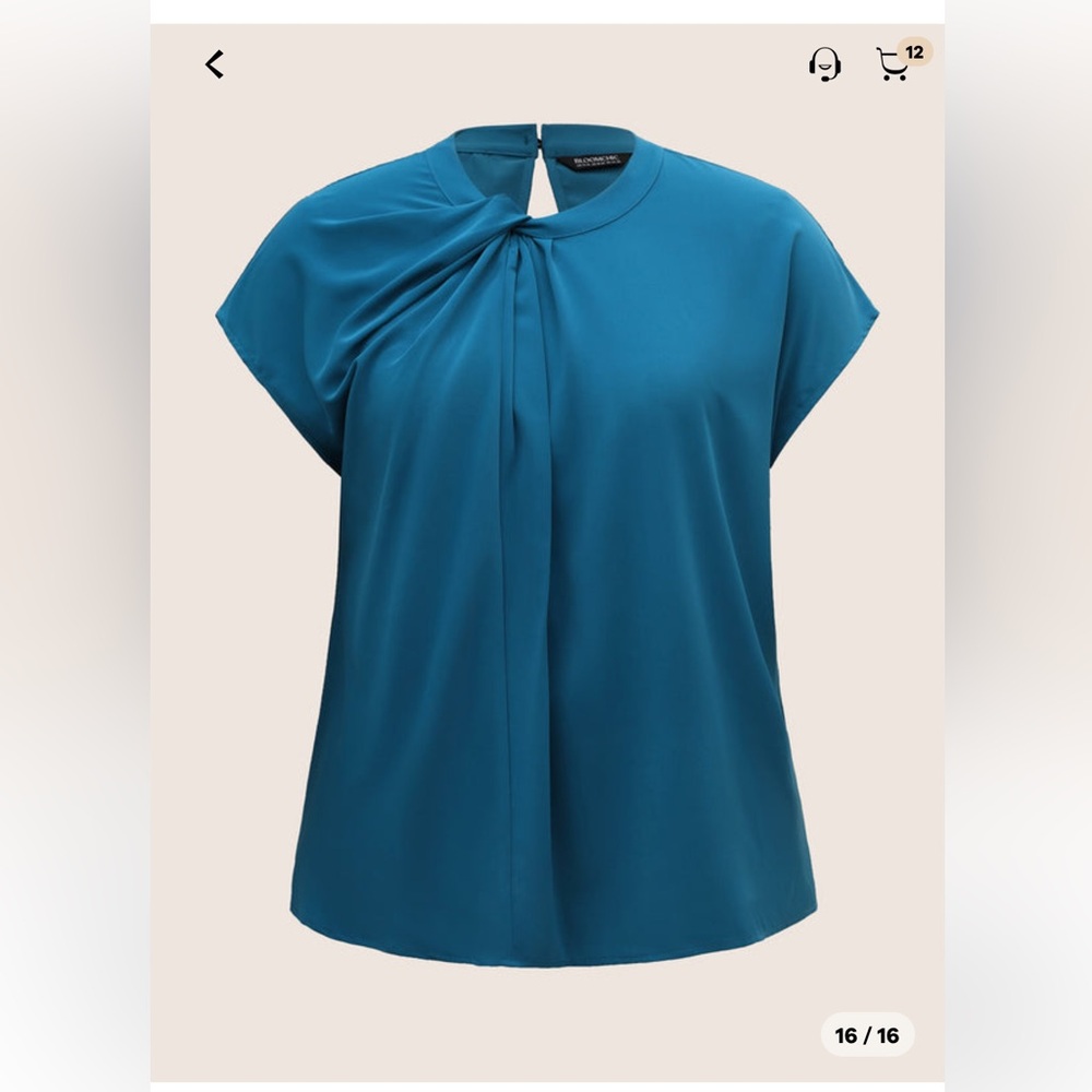 BloomChic 4X Twist Front Top